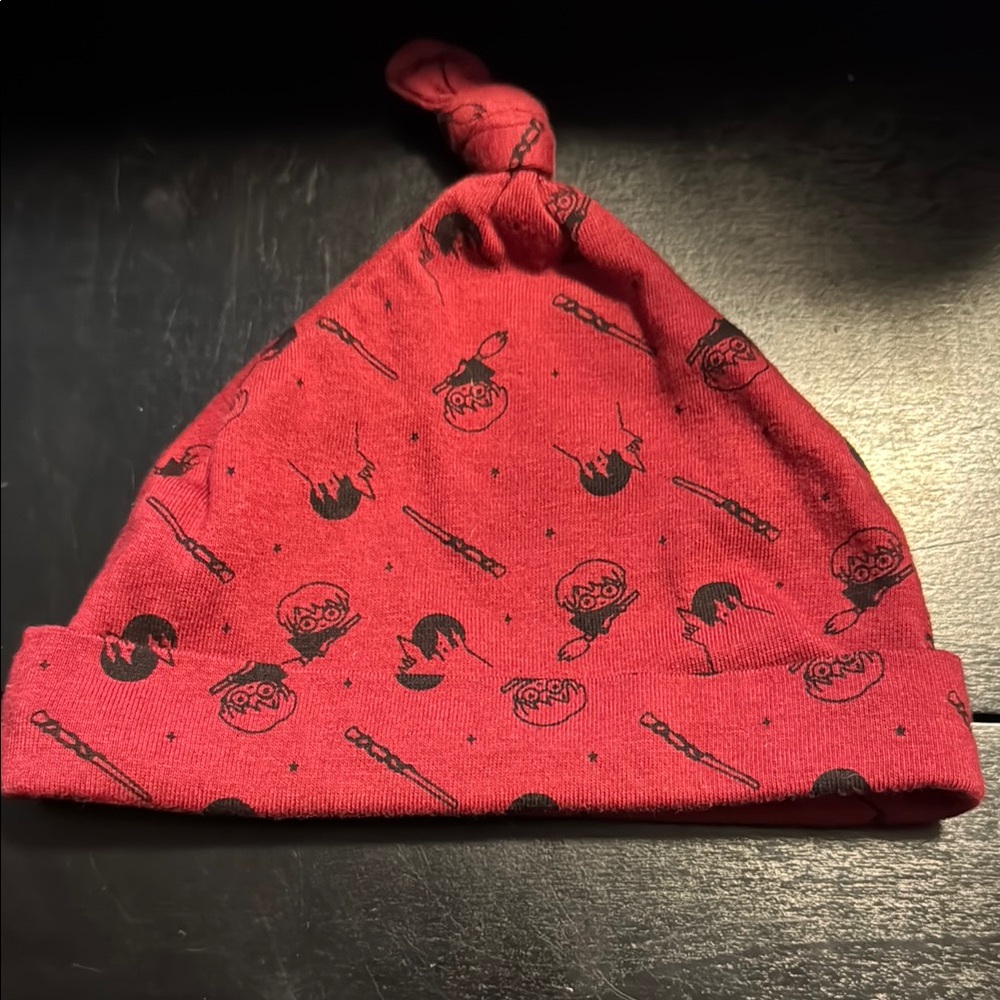 Harry Potter- Red and Black Knotted Beanie Hat (0-9 months)